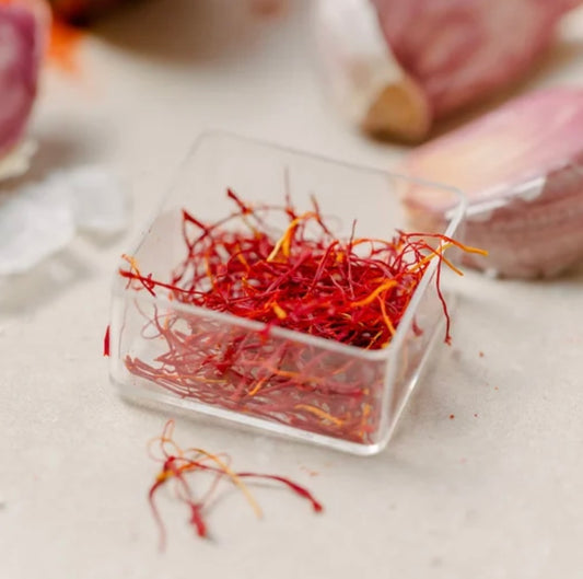 DIY Saffron Oil For Brightening